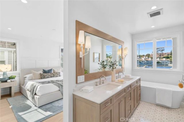 1105 N Bay Front, Newport Beach, CA 92662