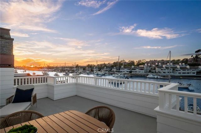 1105 N Bay Front, Newport Beach, CA 92662