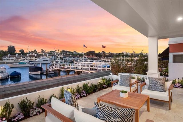 1105 N Bay Front, Newport Beach, CA 92662