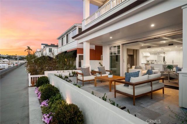 1105 N Bay Front, Newport Beach, CA 92662