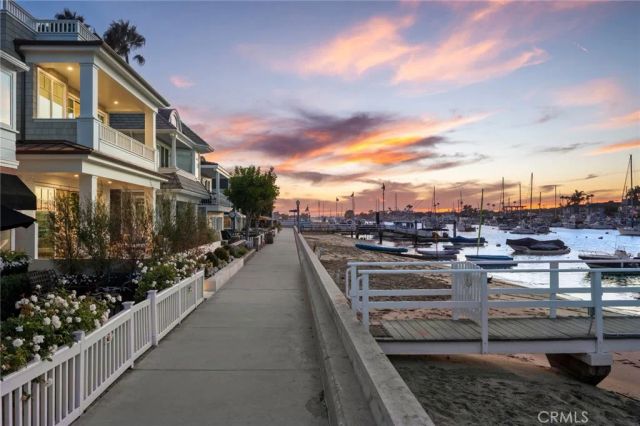 1105 N Bay Front, Newport Beach, CA 92662