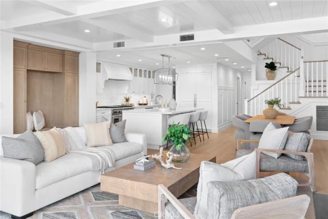 1105 N Bay Front, Newport Beach, CA 92662