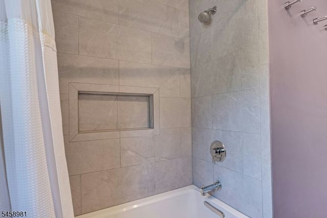 15 SANDALWOOD DRIVE, Warren Twp., NJ 07059