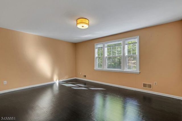 15 SANDALWOOD DRIVE, Warren Twp., NJ 07059