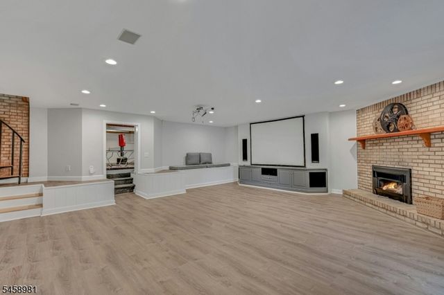 15 SANDALWOOD DRIVE, Warren Twp., NJ 07059