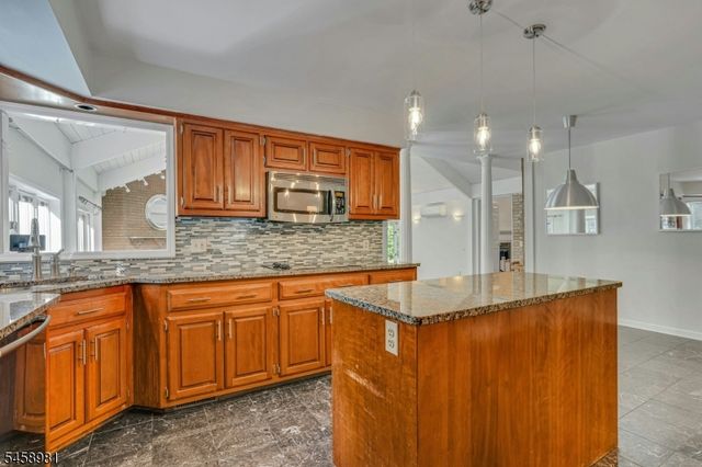 15 SANDALWOOD DRIVE, Warren Twp., NJ 07059