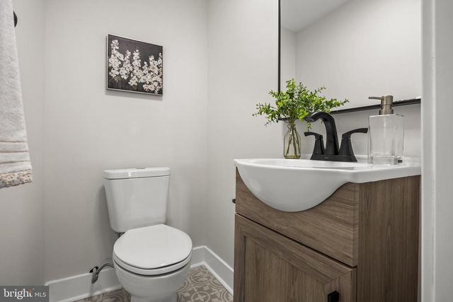 13 CYPRESS RD, Burlington, NJ 08016