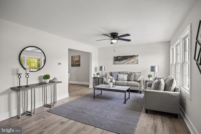13 CYPRESS RD, Burlington, NJ 08016
