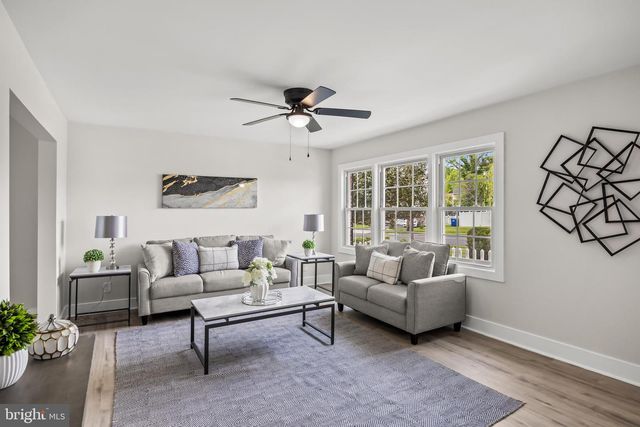 13 CYPRESS RD, Burlington, NJ 08016