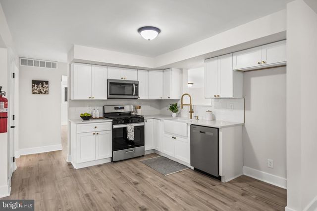 13 CYPRESS RD, Burlington, NJ 08016