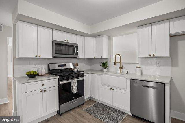 13 CYPRESS RD, Burlington, NJ 08016