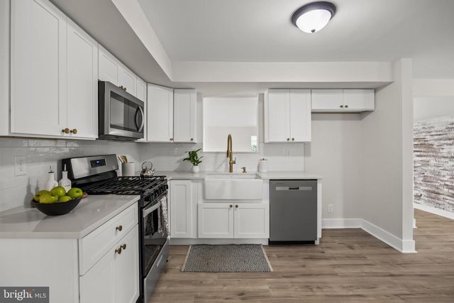 13 CYPRESS RD, Burlington, NJ 08016