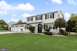 13 CYPRESS RD, Burlington, NJ 08016
