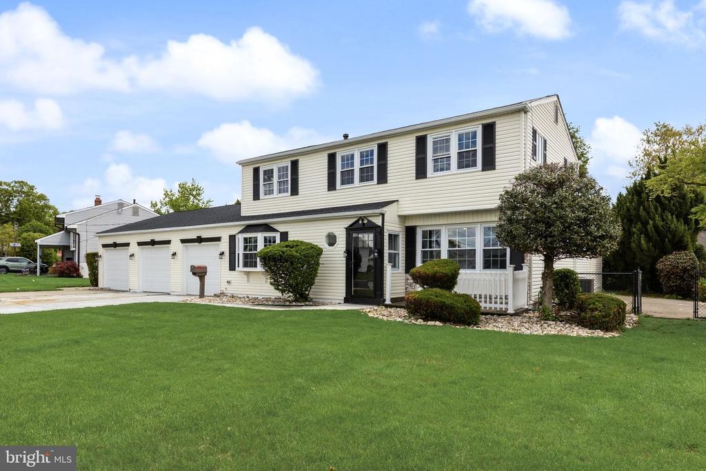 13 CYPRESS RD, Burlington, NJ 08016