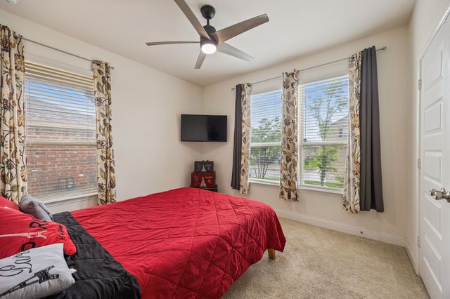 2520 Walker Avenue, Aubrey, TX 76227