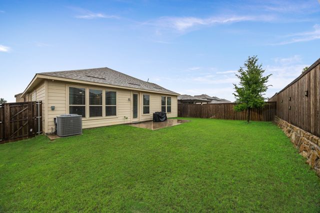 2520 Walker Avenue, Aubrey, TX 76227