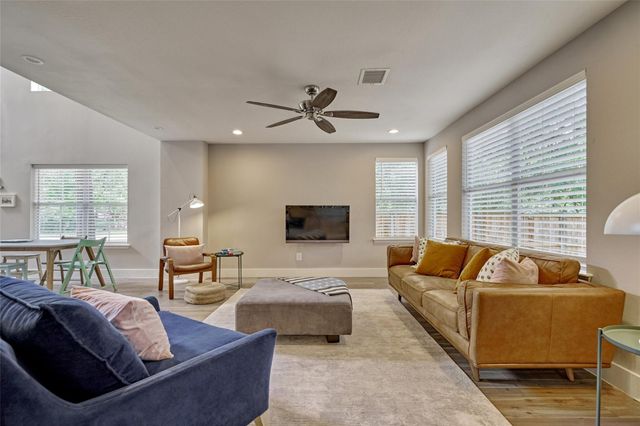 38 E Gaslight Place, The Woodlands, TX 77382