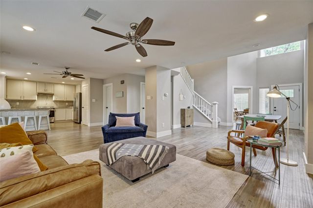 38 E Gaslight Place, The Woodlands, TX 77382