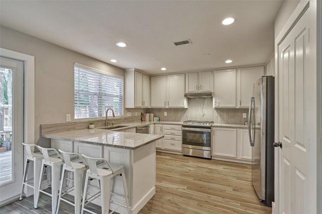 38 E Gaslight Place, The Woodlands, TX 77382