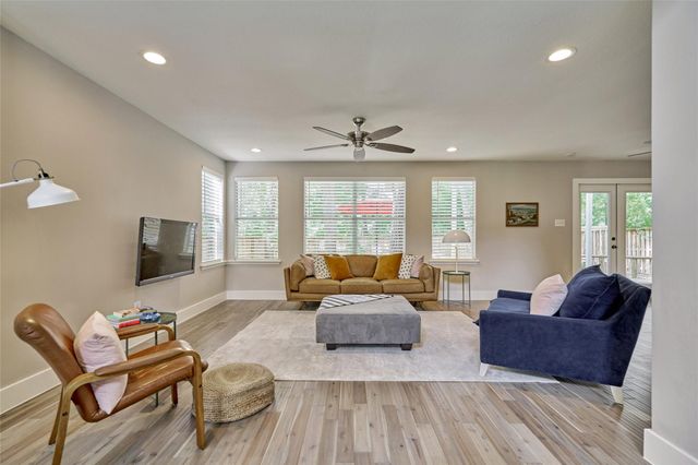 38 E Gaslight Place, The Woodlands, TX 77382