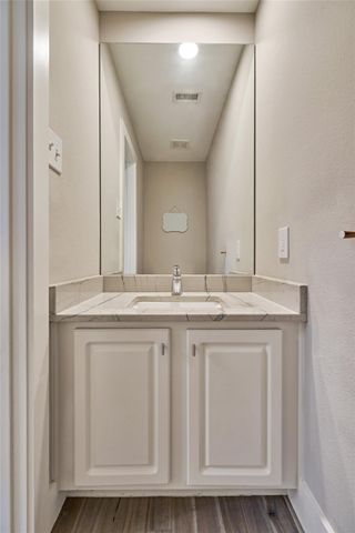 38 E Gaslight Place, The Woodlands, TX 77382