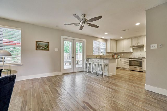 38 E Gaslight Place, The Woodlands, TX 77382