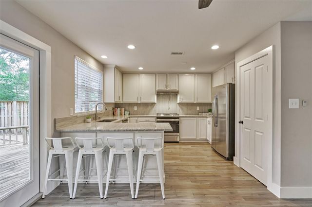 38 E Gaslight Place, The Woodlands, TX 77382