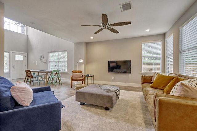 38 E Gaslight Place, The Woodlands, TX 77382