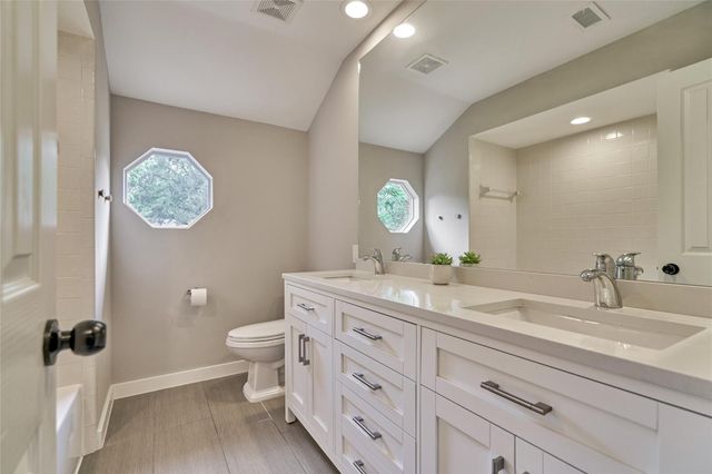 38 E Gaslight Place, The Woodlands, TX 77382
