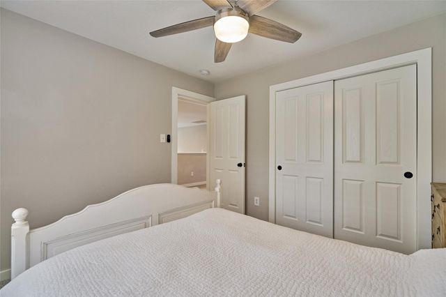 38 E Gaslight Place, The Woodlands, TX 77382