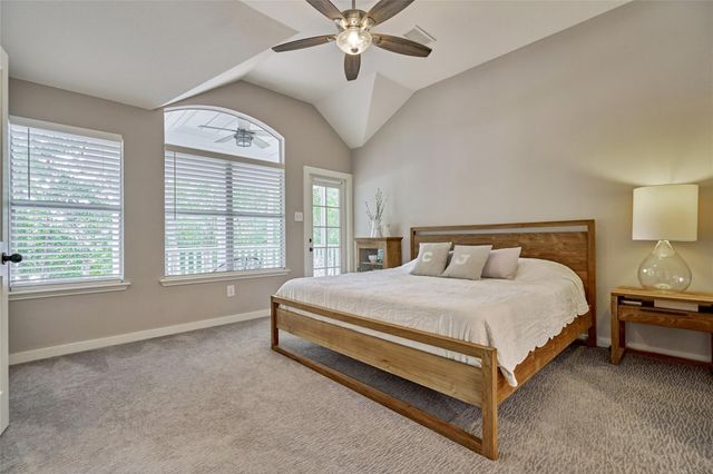 38 E Gaslight Place, The Woodlands, TX 77382