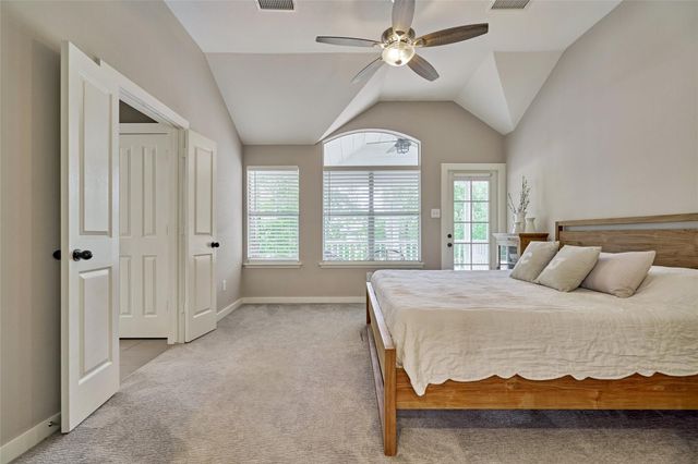 38 E Gaslight Place, The Woodlands, TX 77382
