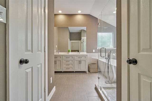 38 E Gaslight Place, The Woodlands, TX 77382