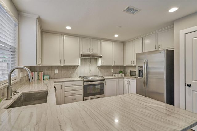 38 E Gaslight Place, The Woodlands, TX 77382
