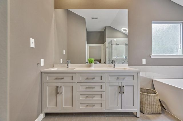 38 E Gaslight Place, The Woodlands, TX 77382