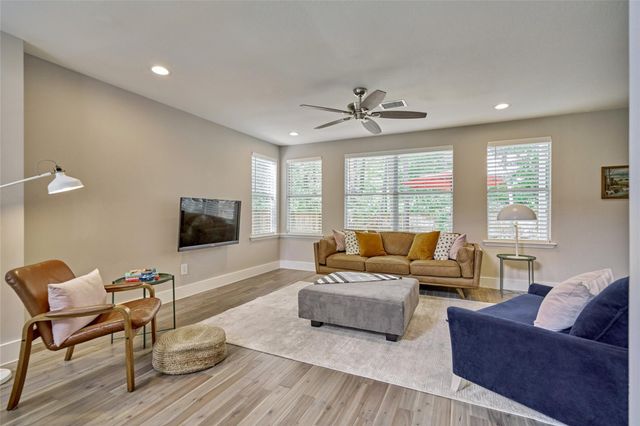 38 E Gaslight Place, The Woodlands, TX 77382