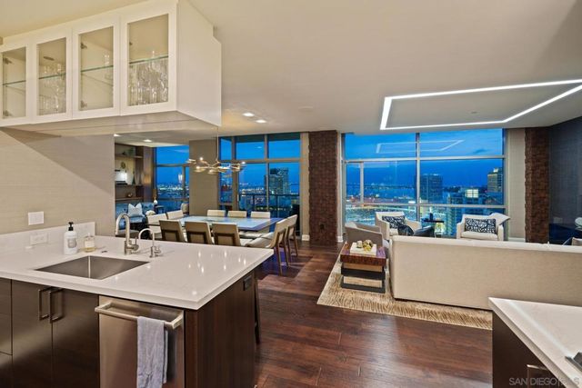 800 The Mark Ln 2803, San Diego, CA 92101