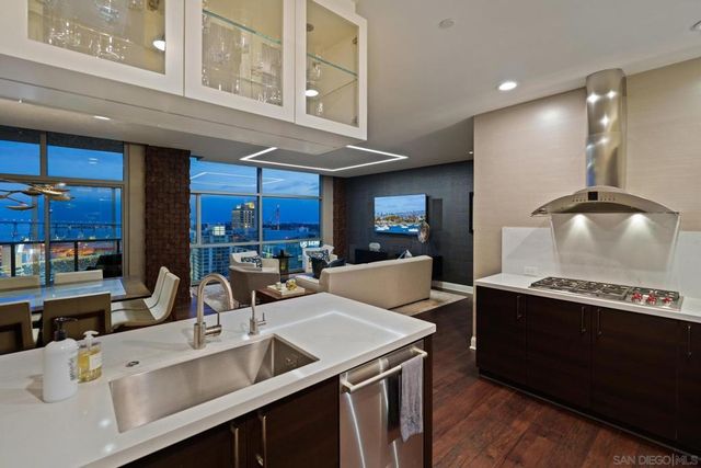 800 The Mark Ln 2803, San Diego, CA 92101