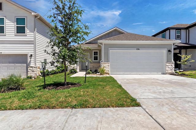 228 Bendecido LOOP, Elgin, TX 78621