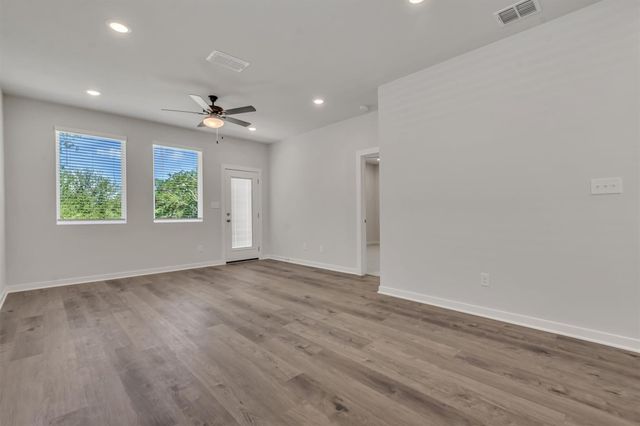 228 Bendecido LOOP, Elgin, TX 78621