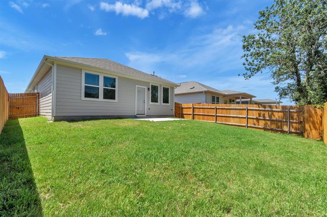 228 Bendecido LOOP, Elgin, TX 78621