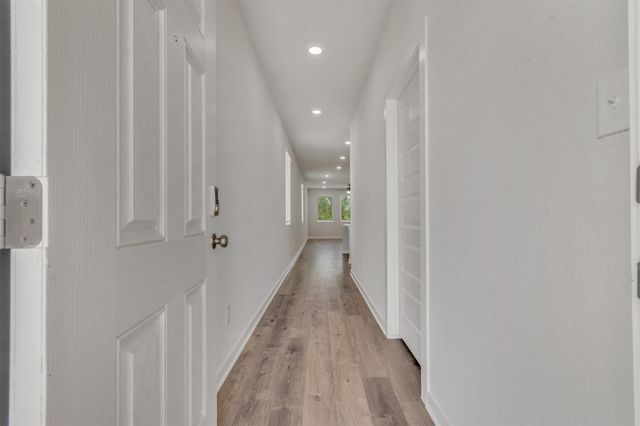 228 Bendecido LOOP, Elgin, TX 78621
