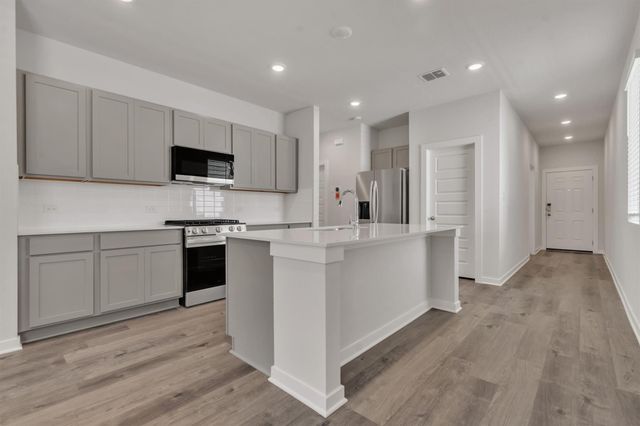 228 Bendecido LOOP, Elgin, TX 78621