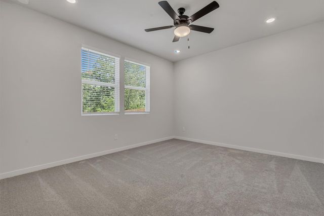 228 Bendecido LOOP, Elgin, TX 78621
