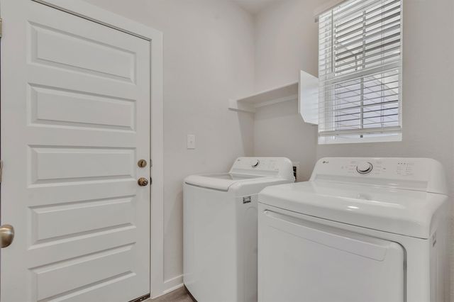 228 Bendecido LOOP, Elgin, TX 78621