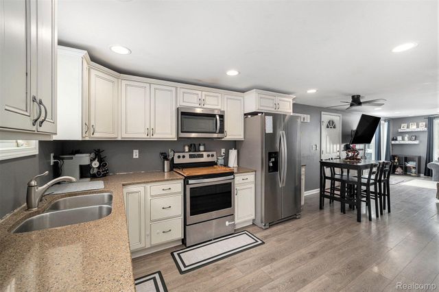 G4203 Van Slyke Road, Flint Charter Township, MI 48507