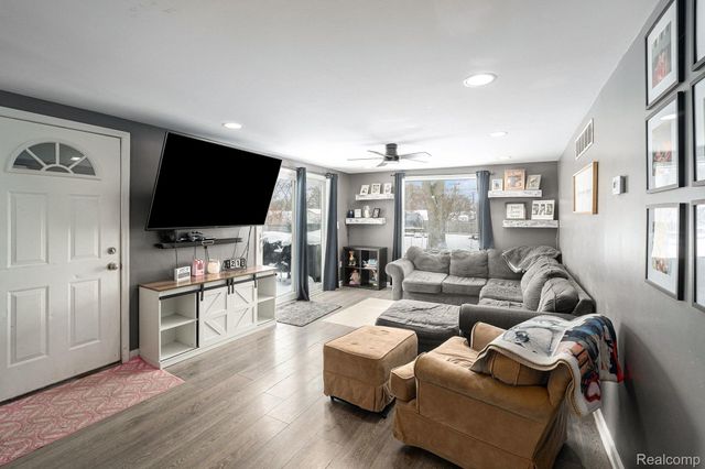G4203 Van Slyke Road, Flint Charter Township, MI 48507