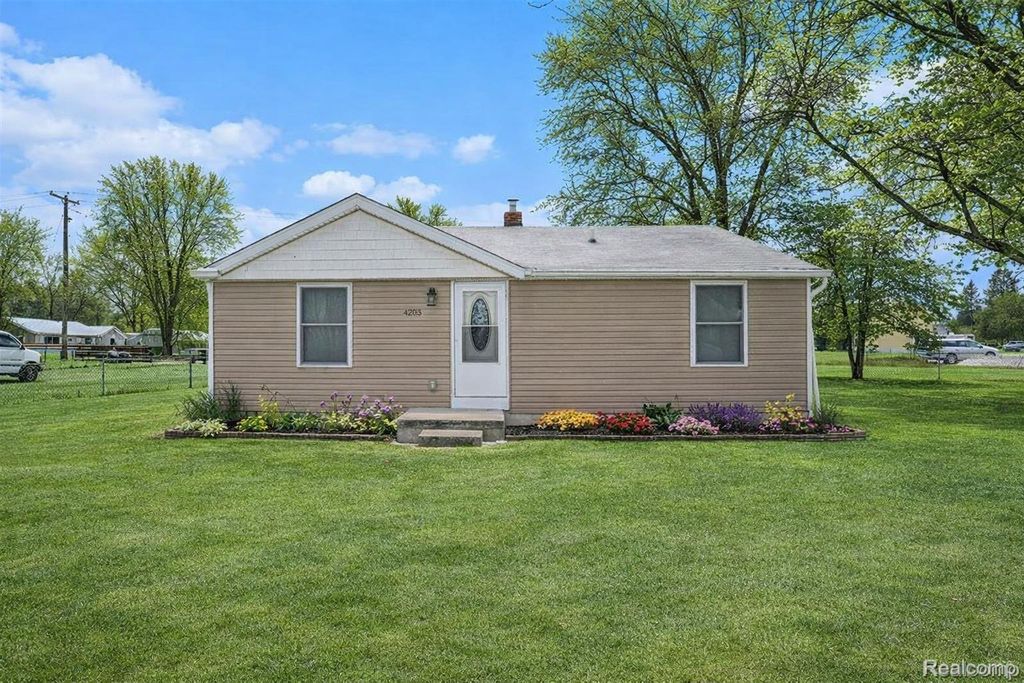 G4203 Van Slyke Road, Flint Charter Township, MI 48507