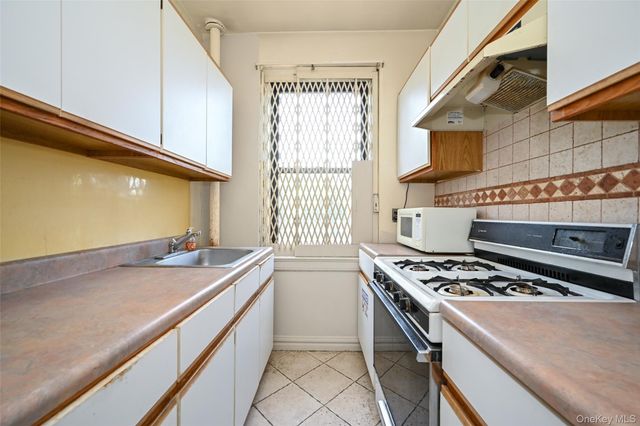 77-16 Austin Street 5L, Forest Hills, NY 11375