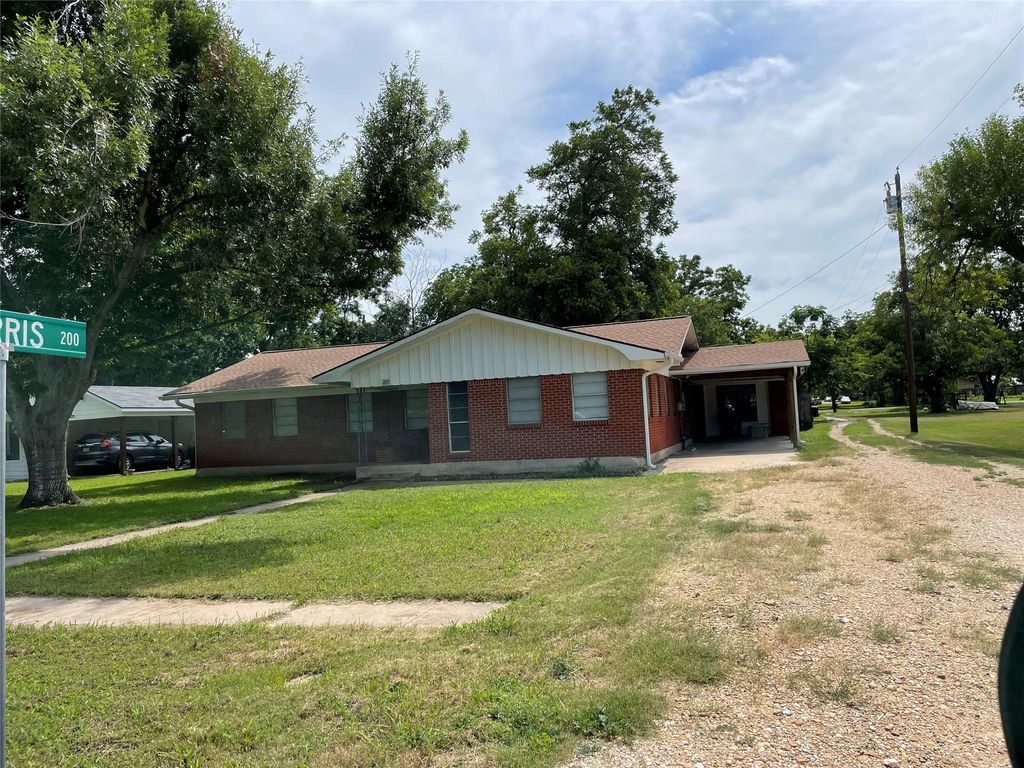207 N 1st ST, Thorndale, TX 76577